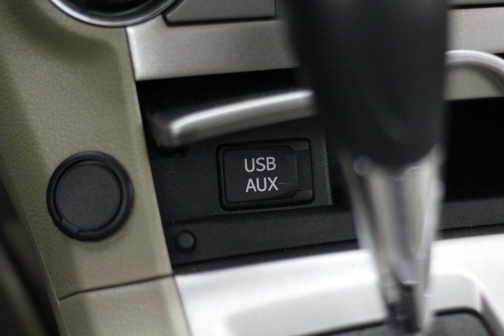 Toyota Highlander FWD 4dr V6 Base (Natl) 2011