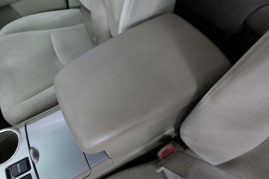 Toyota Highlander FWD 4dr V6 Base (Natl) 2011