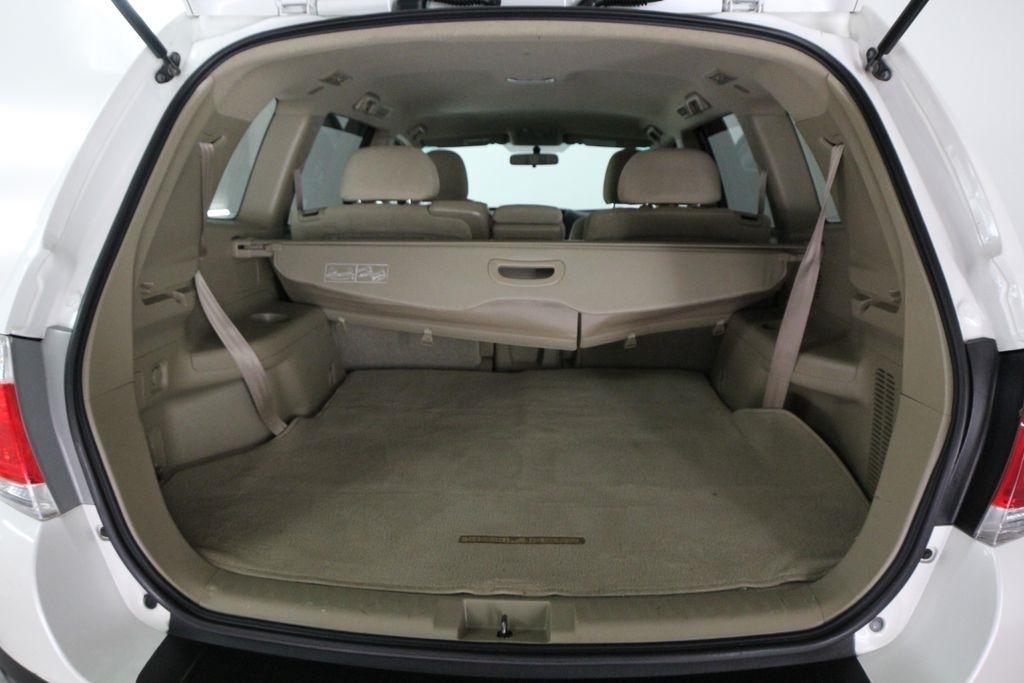 Toyota Highlander FWD 4dr V6 Base (Natl) 2011