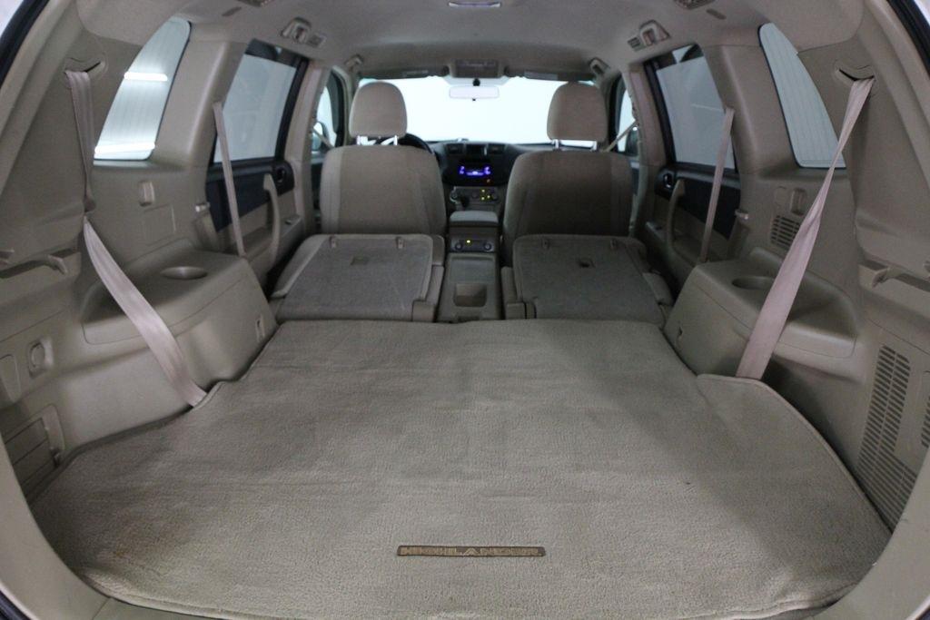 Toyota Highlander FWD 4dr V6 Base (Natl) 2011
