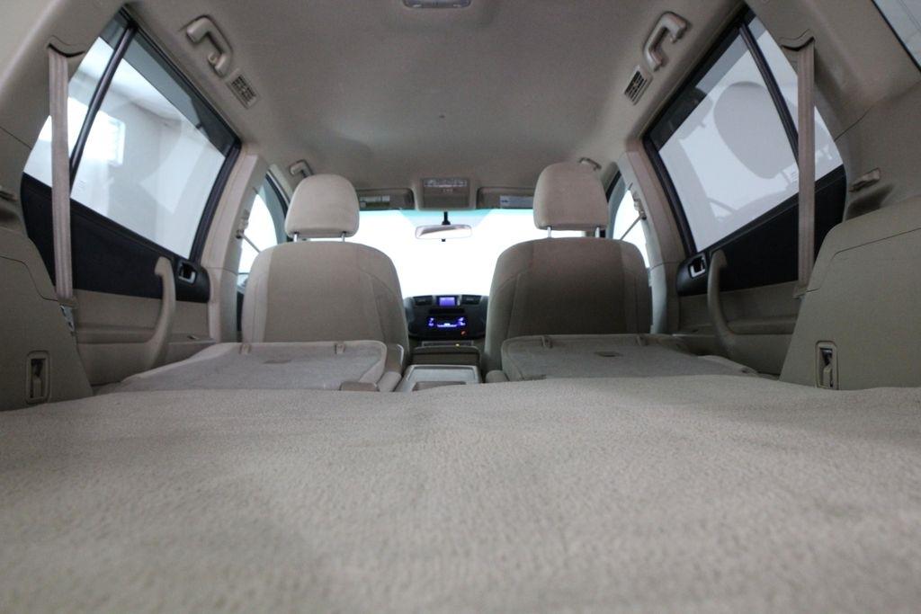 Toyota Highlander FWD 4dr V6 Base (Natl) 2011