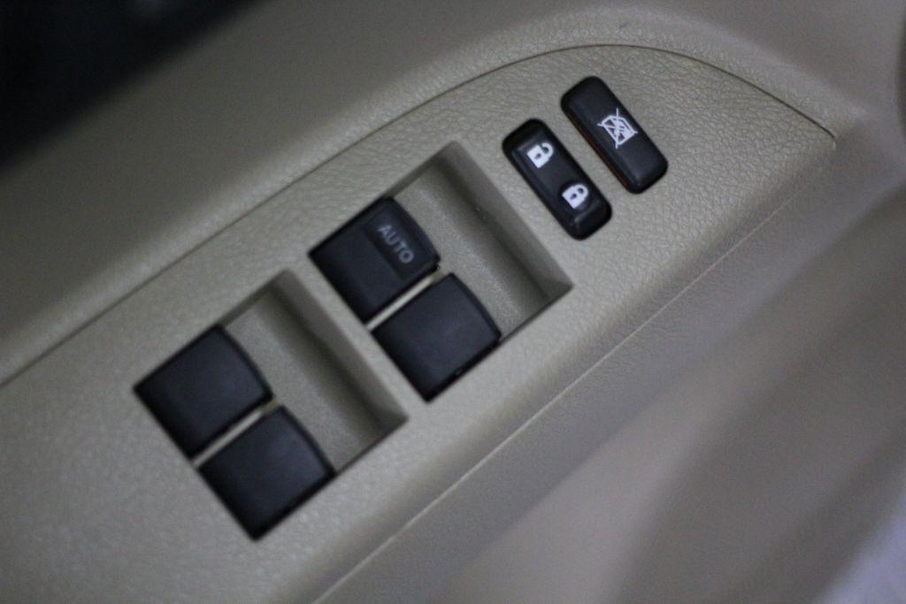 Toyota Highlander FWD 4dr V6 Base (Natl) 2011