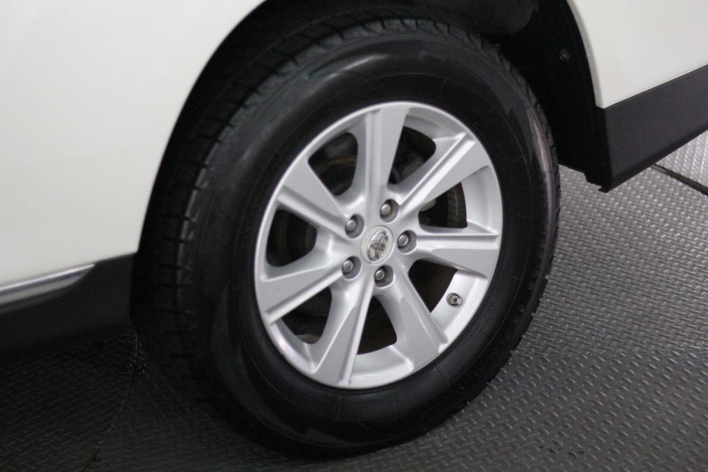 Toyota Highlander FWD 4dr V6 Base (Natl) 2011