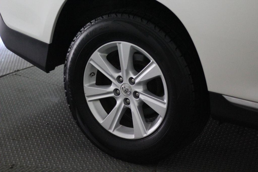 Toyota Highlander FWD 4dr V6 Base (Natl) 2011
