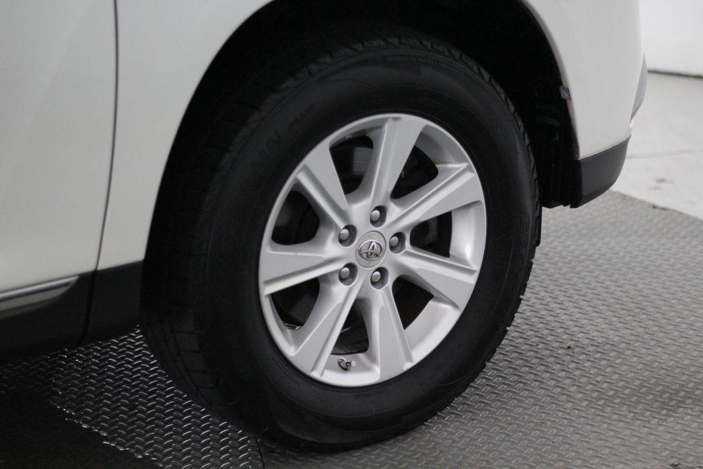 Toyota Highlander FWD 4dr V6 Base (Natl) 2011