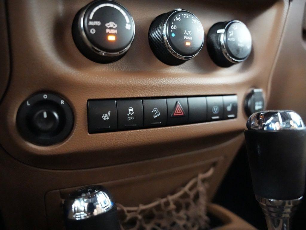 Jeep Wrangler Unlimited 4WD 4dr Sahara 2015