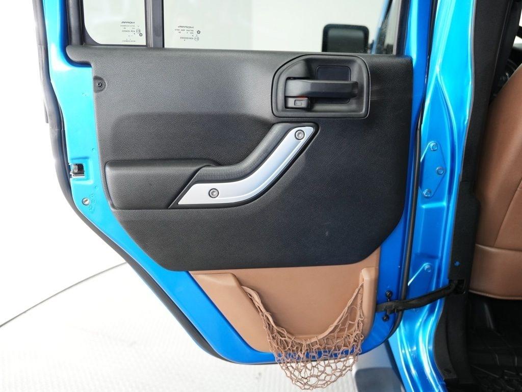 Jeep Wrangler Unlimited 4WD 4dr Sahara 2015