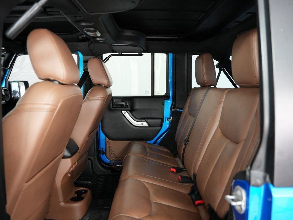 Jeep Wrangler Unlimited 4WD 4dr Sahara 2015
