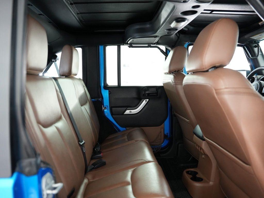 Jeep Wrangler Unlimited 4WD 4dr Sahara 2015