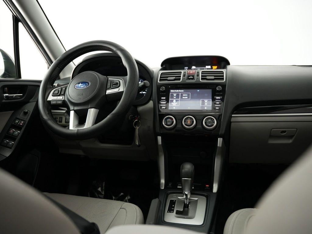 Subaru Forester 2.5i Limited CVT 2017
