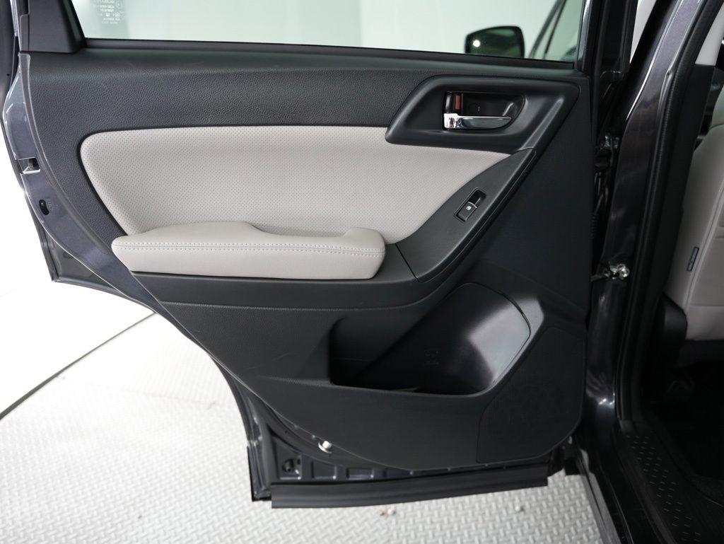 Subaru Forester 2.5i Limited CVT 2017