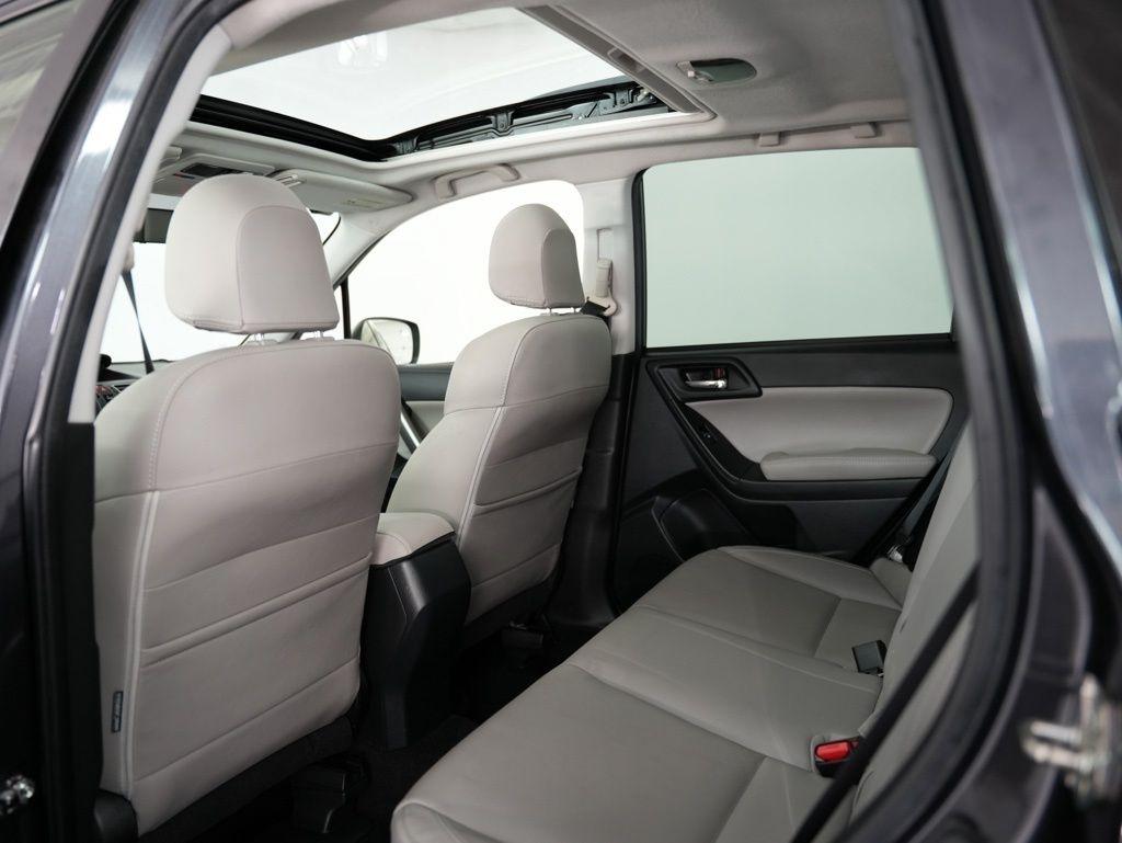 Subaru Forester 2.5i Limited CVT 2017
