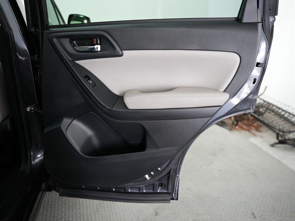 Subaru Forester 2.5i Limited CVT 2017