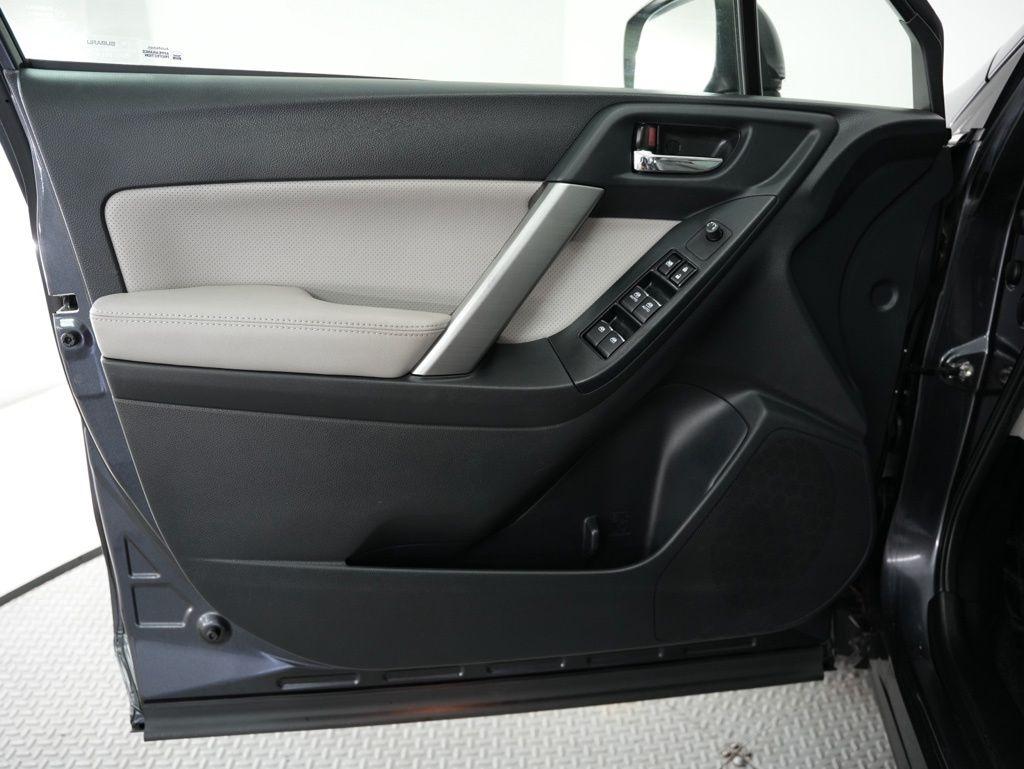 Subaru Forester 2.5i Limited CVT 2017