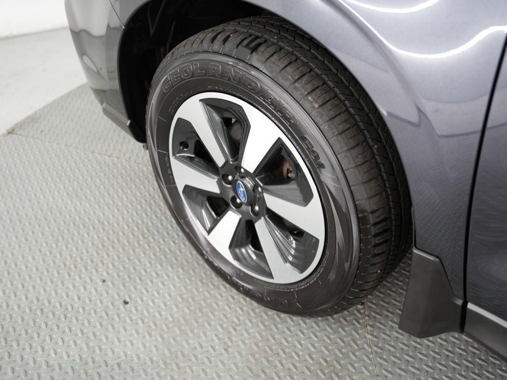 Subaru Forester 2.5i Limited CVT 2017