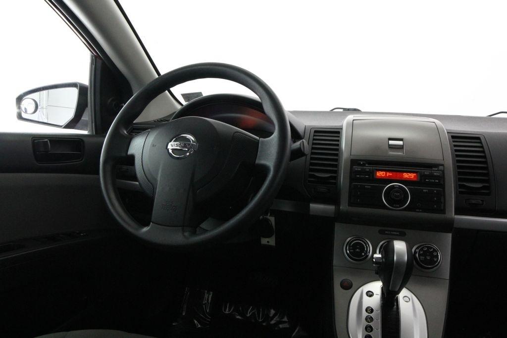 Nissan Sentra 4dr Sdn I4 CVT 2.0 2012