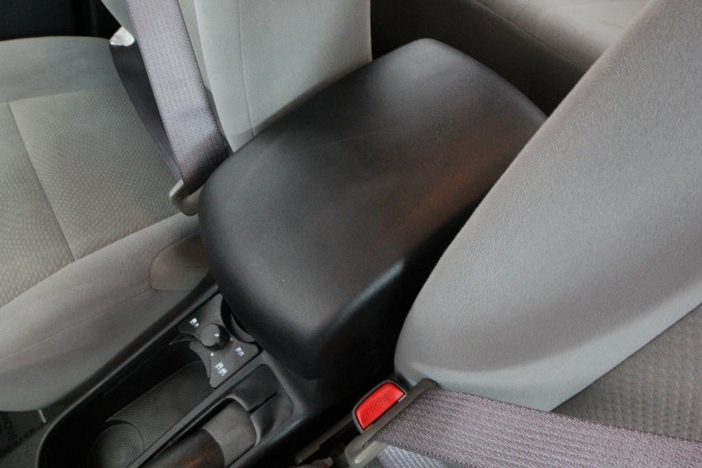 Nissan Sentra 4dr Sdn I4 CVT 2.0 2012