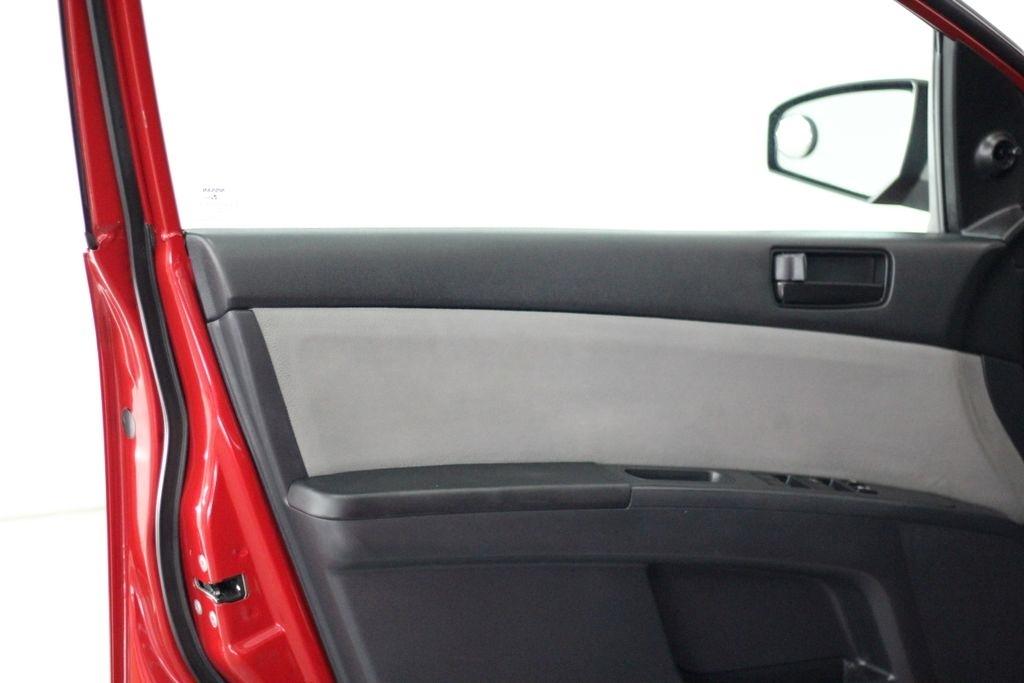 Nissan Sentra 4dr Sdn I4 CVT 2.0 2012