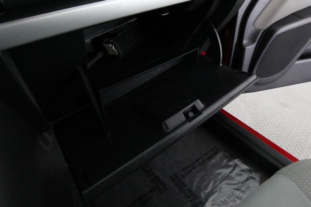 Nissan Sentra 4dr Sdn I4 CVT 2.0 2012