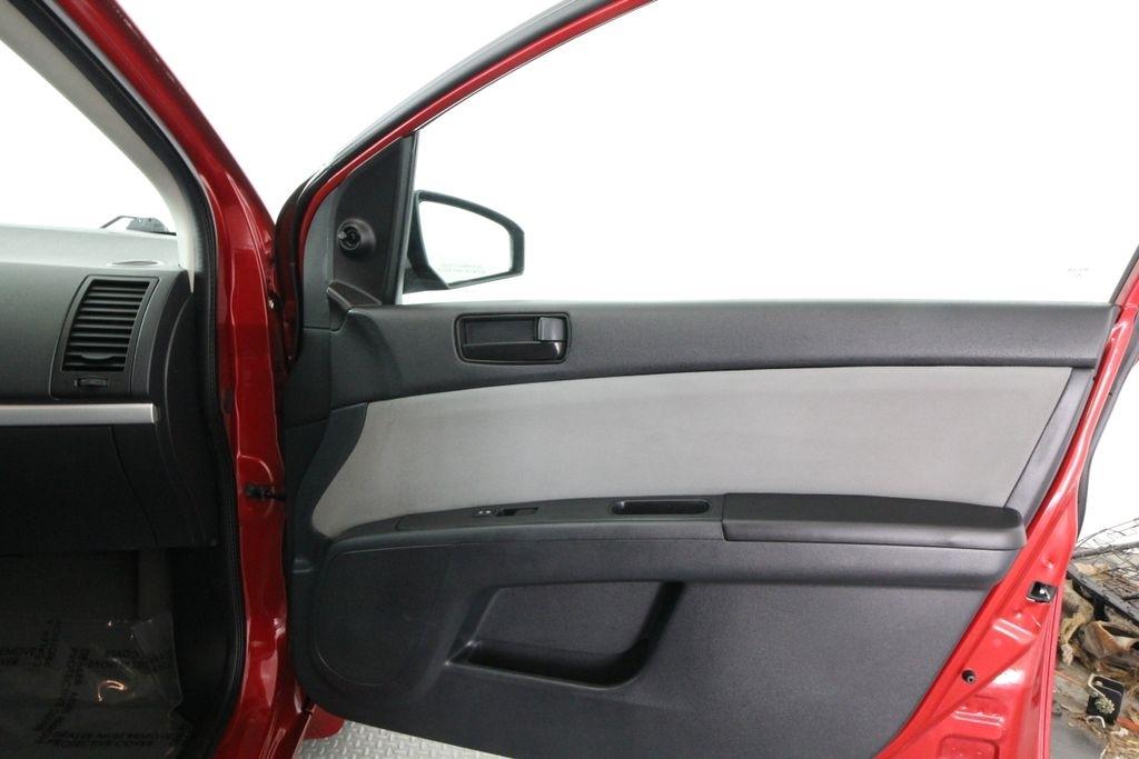 Nissan Sentra 4dr Sdn I4 CVT 2.0 2012