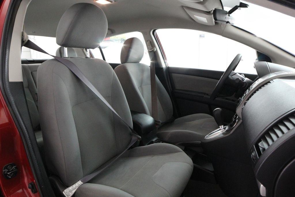 Nissan Sentra 4dr Sdn I4 CVT 2.0 2012