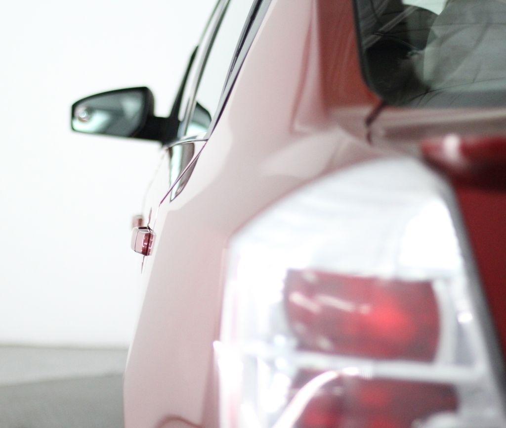 Nissan Sentra 4dr Sdn I4 CVT 2.0 2012