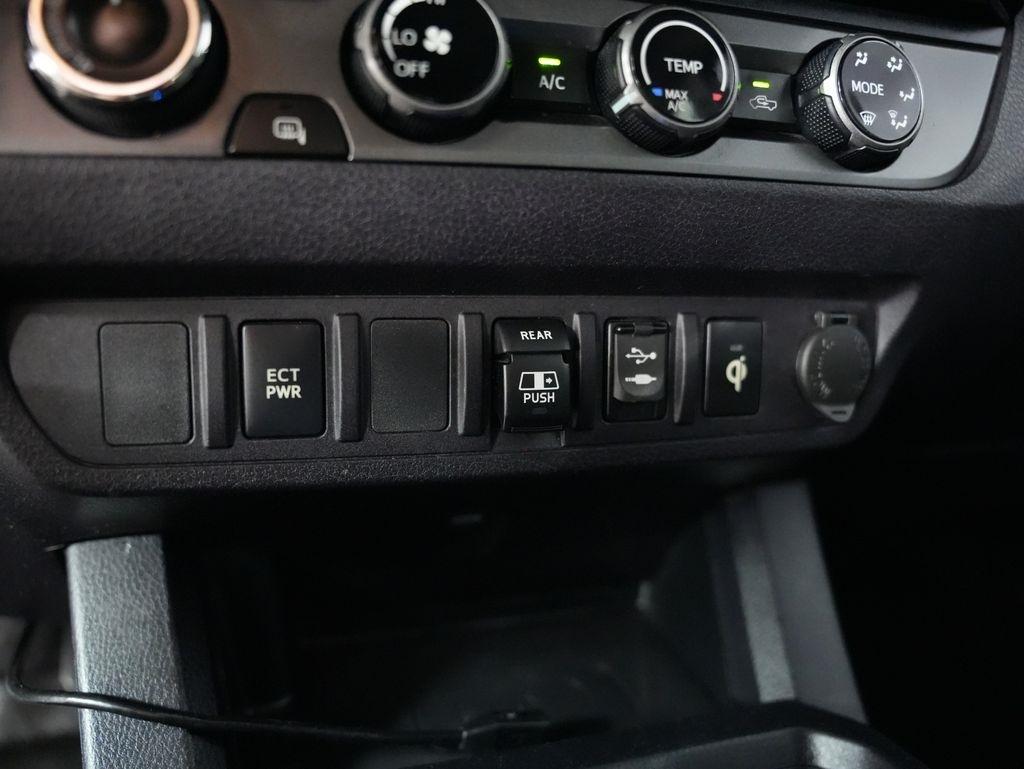 Toyota Tacoma TRD Off Road Double Cab 5' Bed V6 4x4 MT (Natl) 2018
