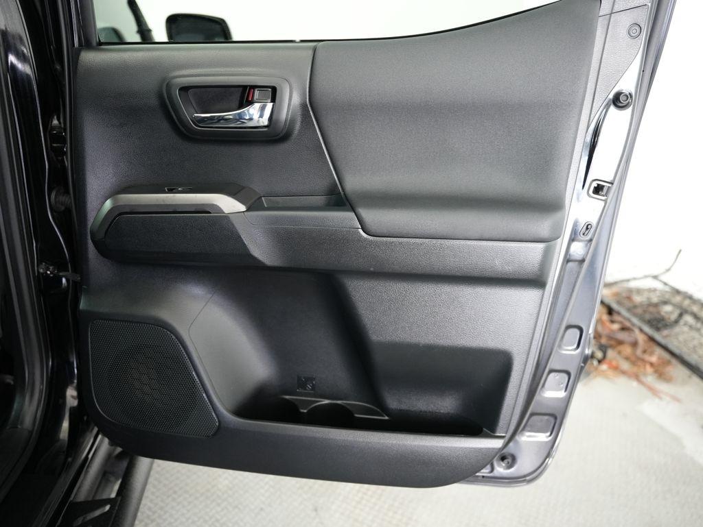 Toyota Tacoma TRD Off Road Double Cab 5' Bed V6 4x4 MT (Natl) 2018