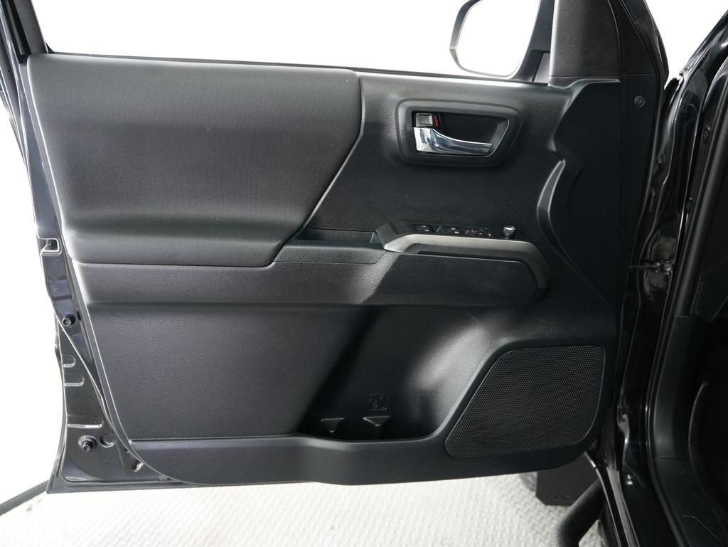 Toyota Tacoma TRD Off Road Double Cab 5' Bed V6 4x4 MT (Natl) 2018