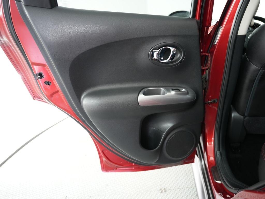 Nissan Juke 5dr Wgn I4 CVT SL AWD 2011