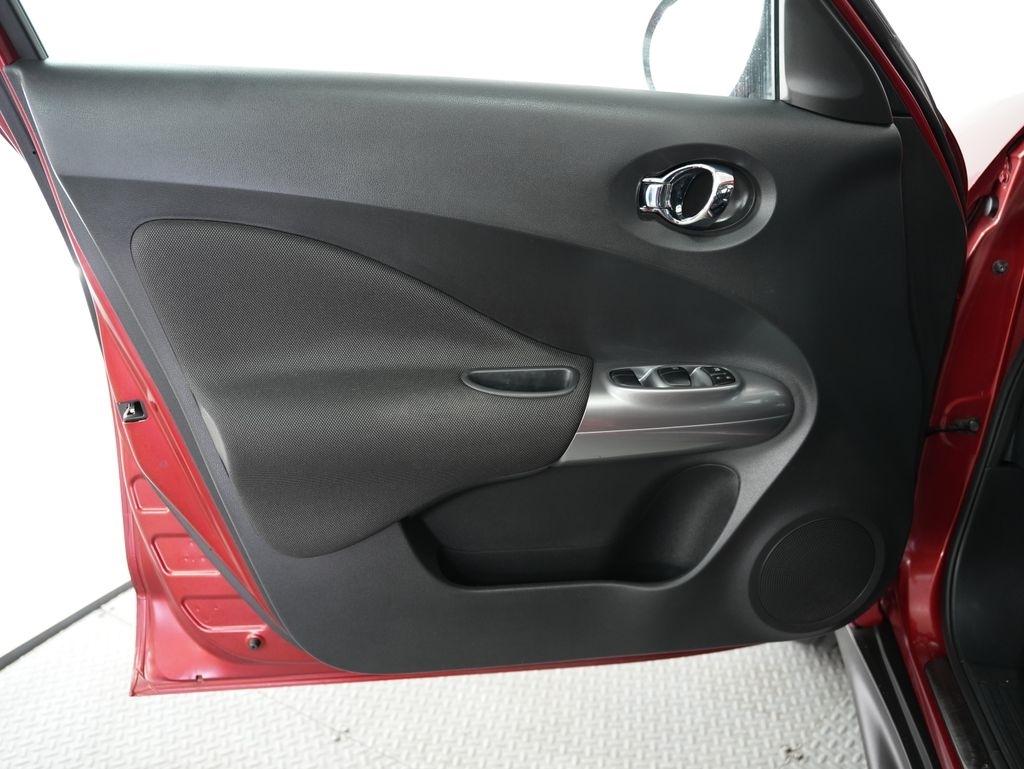 Nissan Juke 5dr Wgn I4 CVT SL AWD 2011