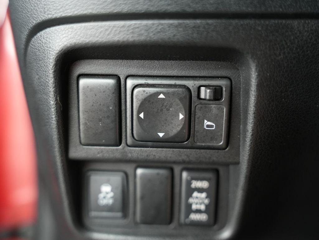 Nissan Juke 5dr Wgn I4 CVT SL AWD 2011