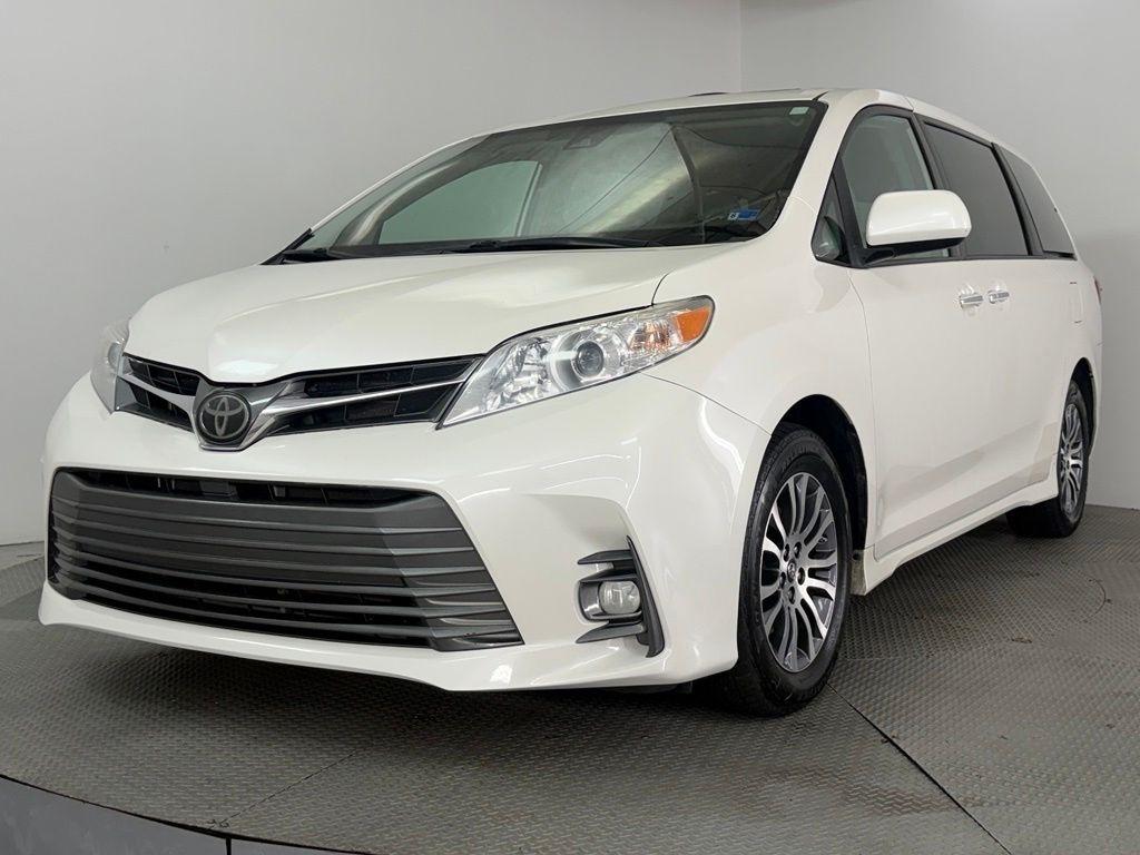 Toyota Sienna XLE Auto Access Seat FWD 7-Passenger (Natl) 2020