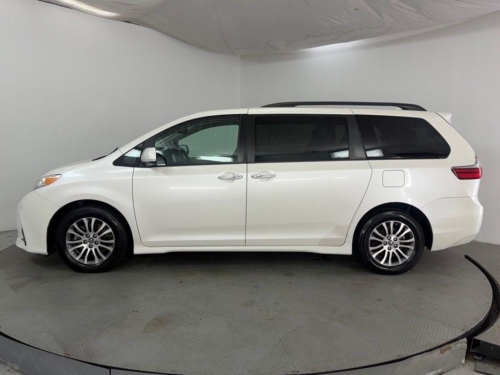 Toyota Sienna XLE Auto Access Seat FWD 7-Passenger (Natl) 2020