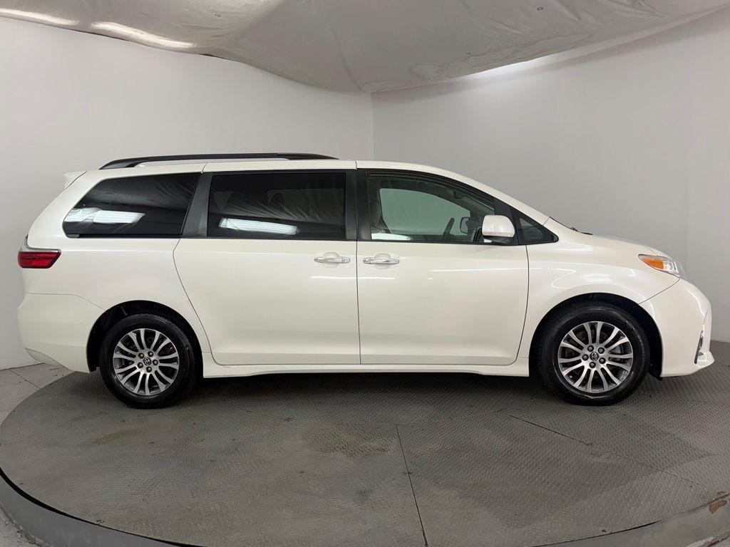 Toyota Sienna XLE Auto Access Seat FWD 7-Passenger (Natl) 2020