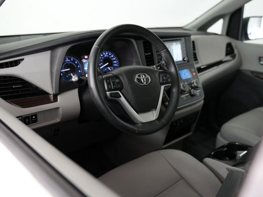 Toyota Sienna XLE Auto Access Seat FWD 7-Passenger (Natl) 2020