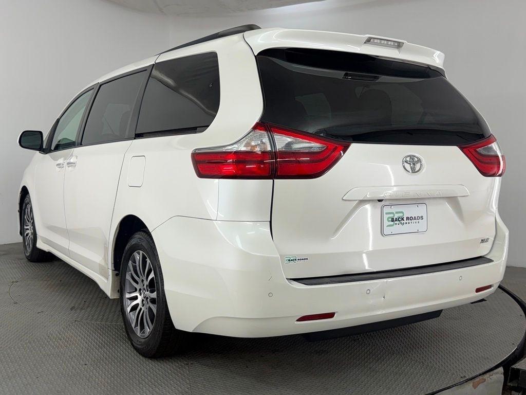 Toyota Sienna XLE Auto Access Seat FWD 7-Passenger (Natl) 2020