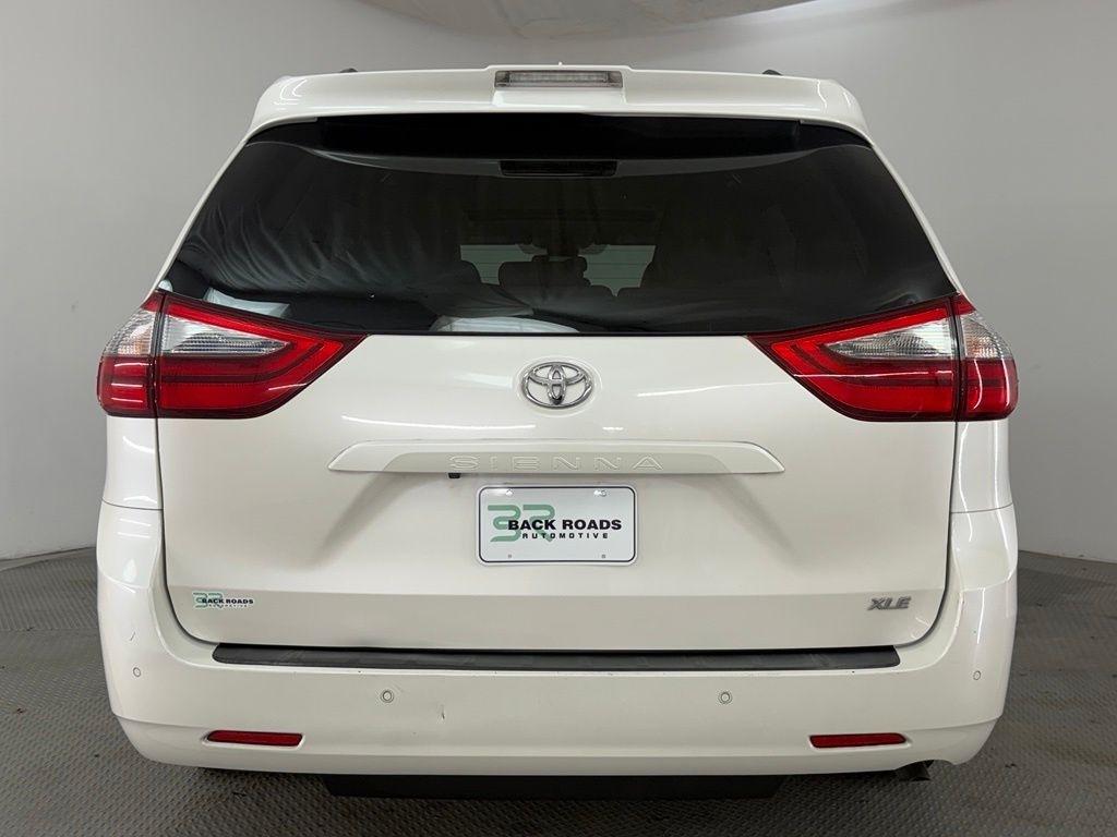 Toyota Sienna XLE Auto Access Seat FWD 7-Passenger (Natl) 2020