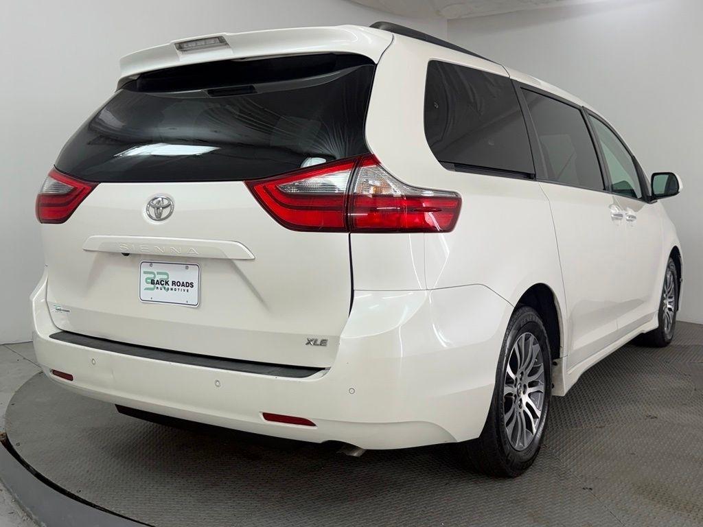 Toyota Sienna XLE Auto Access Seat FWD 7-Passenger (Natl) 2020