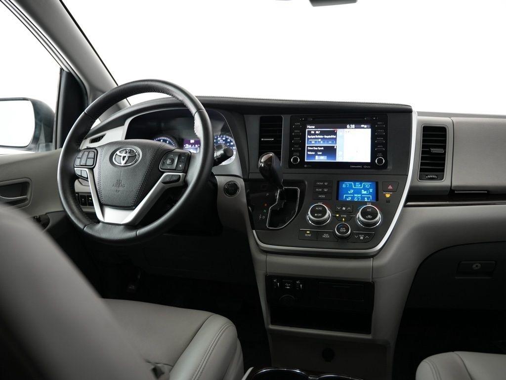 Toyota Sienna XLE Auto Access Seat FWD 7-Passenger (Natl) 2020
