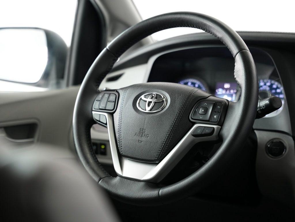 Toyota Sienna XLE Auto Access Seat FWD 7-Passenger (Natl) 2020