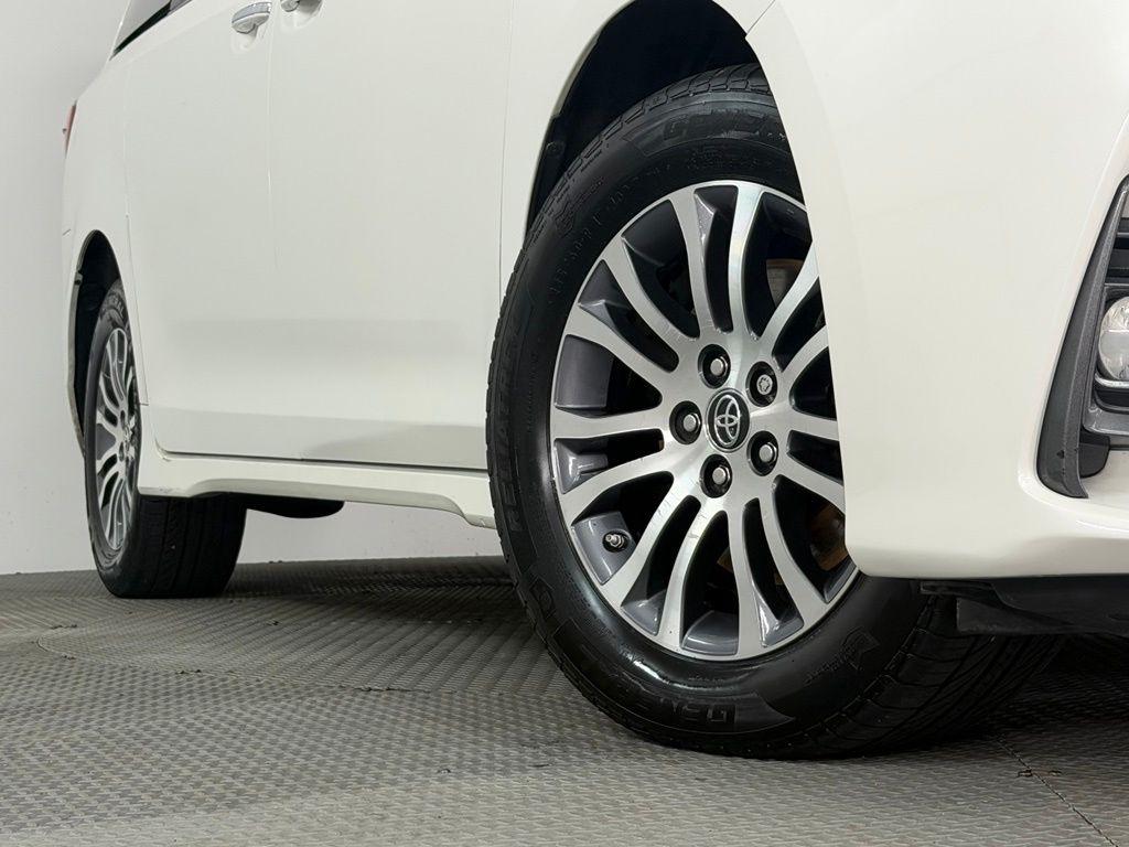 Toyota Sienna XLE Auto Access Seat FWD 7-Passenger (Natl) 2020