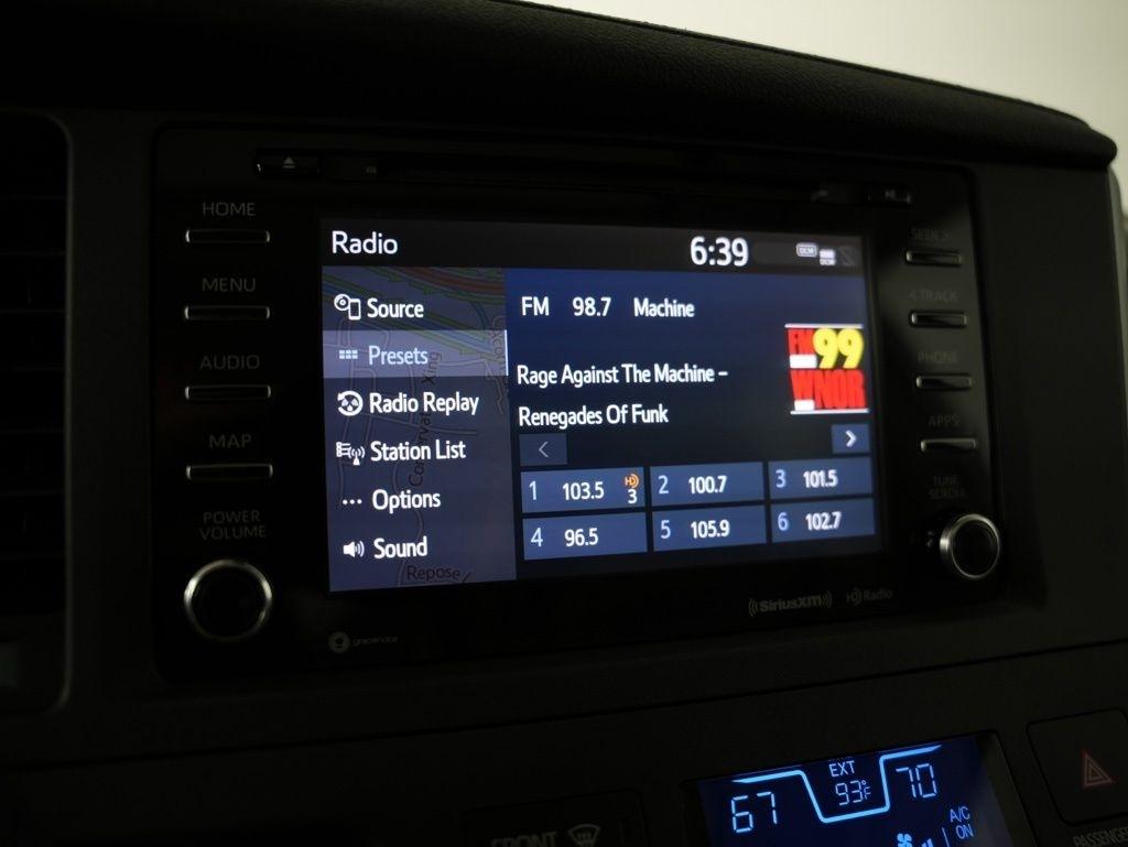 Toyota Sienna XLE Auto Access Seat FWD 7-Passenger (Natl) 2020