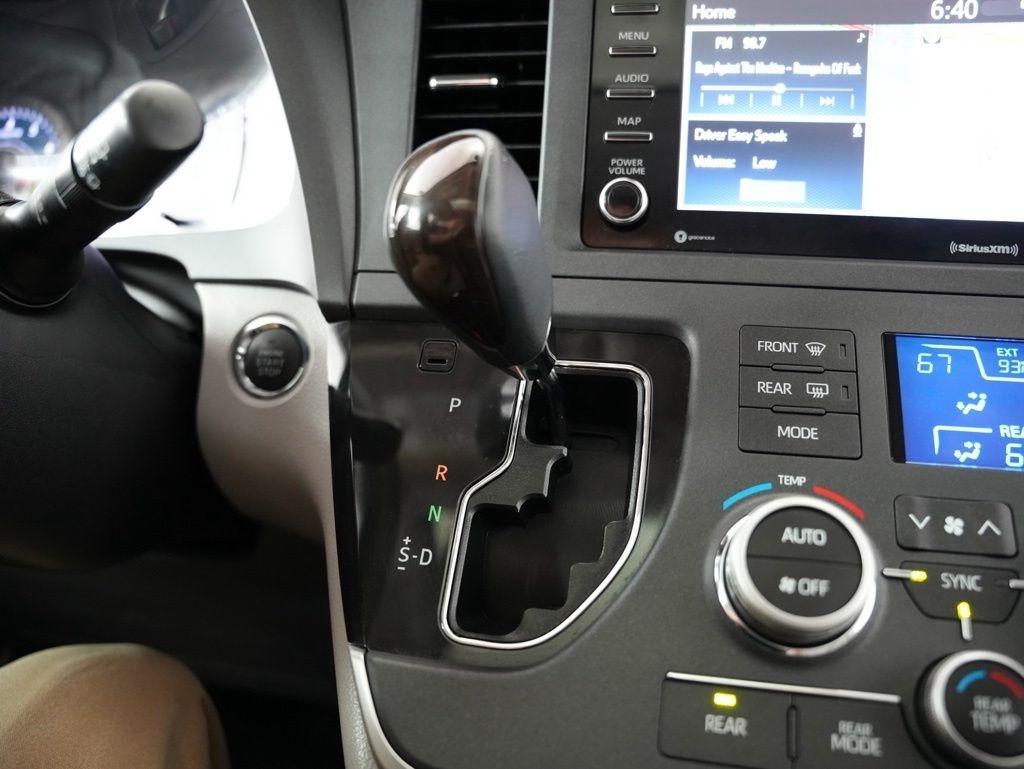 Toyota Sienna XLE Auto Access Seat FWD 7-Passenger (Natl) 2020