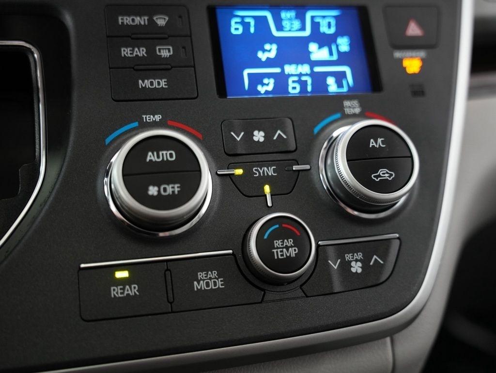 Toyota Sienna XLE Auto Access Seat FWD 7-Passenger (Natl) 2020