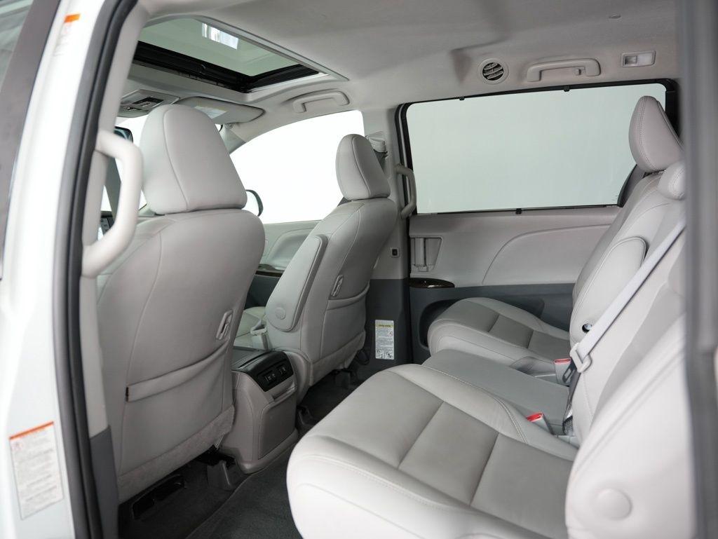 Toyota Sienna XLE Auto Access Seat FWD 7-Passenger (Natl) 2020