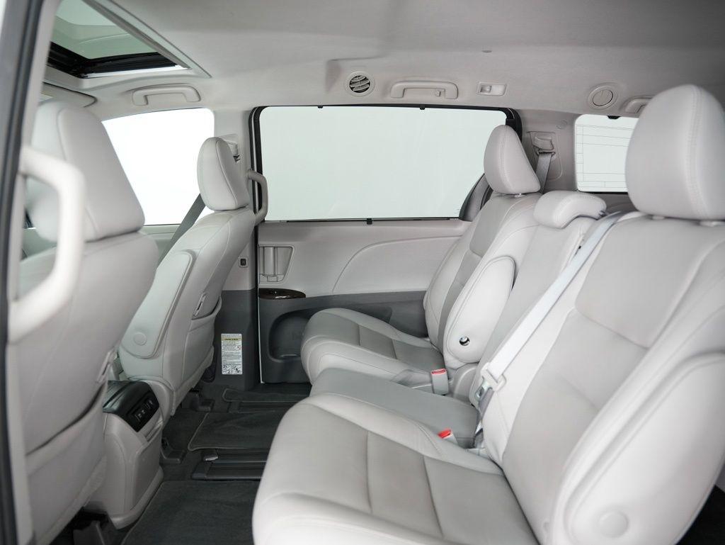 Toyota Sienna XLE Auto Access Seat FWD 7-Passenger (Natl) 2020