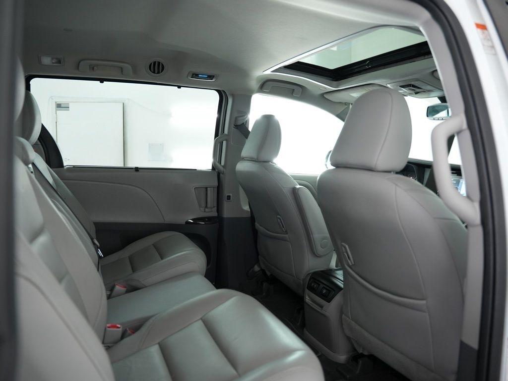 Toyota Sienna XLE Auto Access Seat FWD 7-Passenger (Natl) 2020