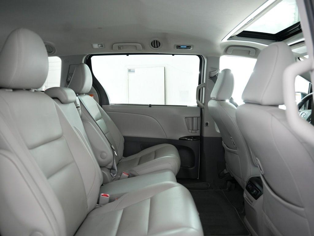 Toyota Sienna XLE Auto Access Seat FWD 7-Passenger (Natl) 2020