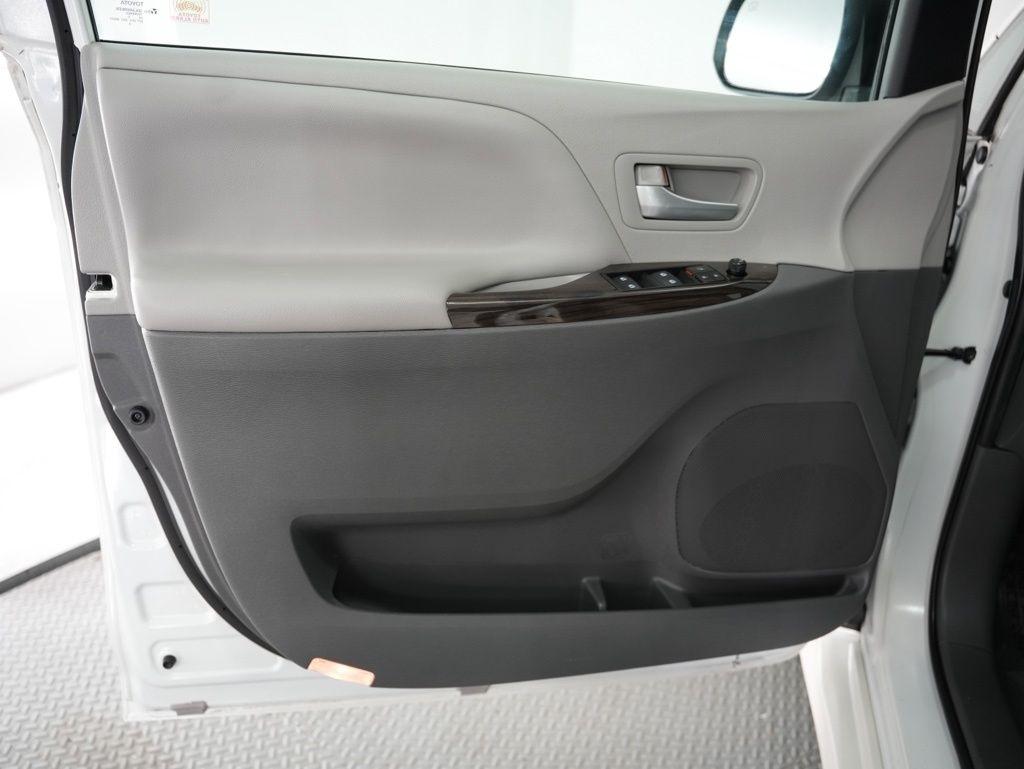 Toyota Sienna XLE Auto Access Seat FWD 7-Passenger (Natl) 2020